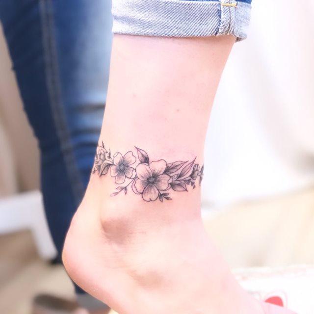 tattoo femenino para el tobillo 84