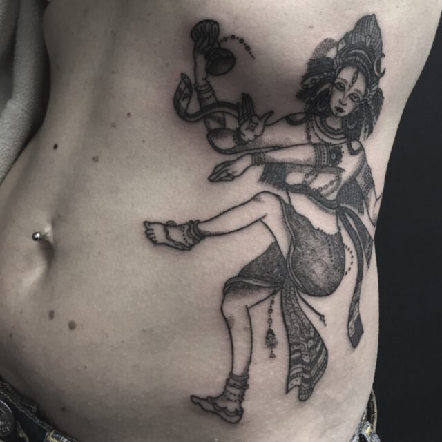 tattoo femenino para la barriga 07