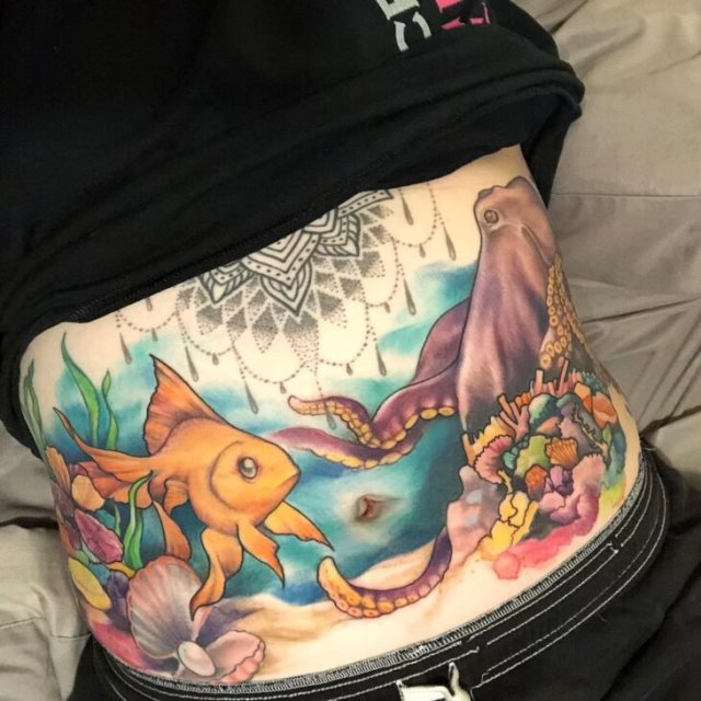 tattoo femenino para la barriga 13