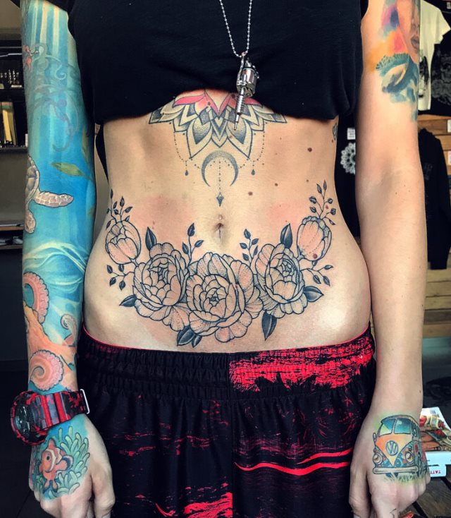 tattoo femenino para la barriga 14