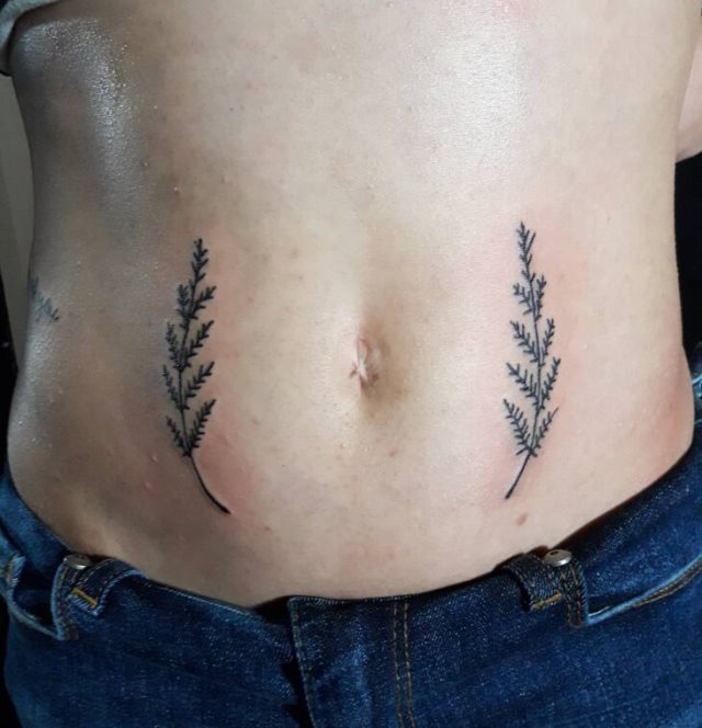 tattoo femenino para la barriga 17
