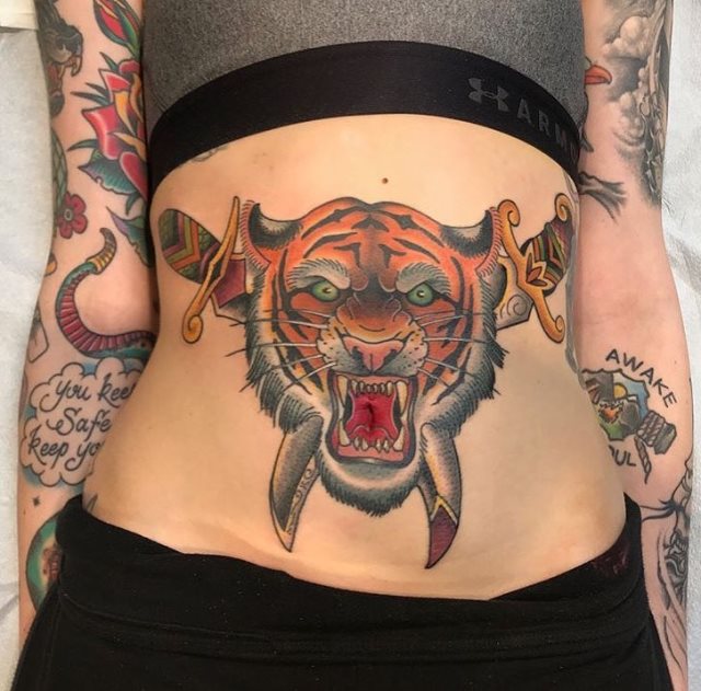 tattoo femenino para la barriga 22