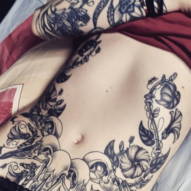 tattoo femenino para la barriga 30