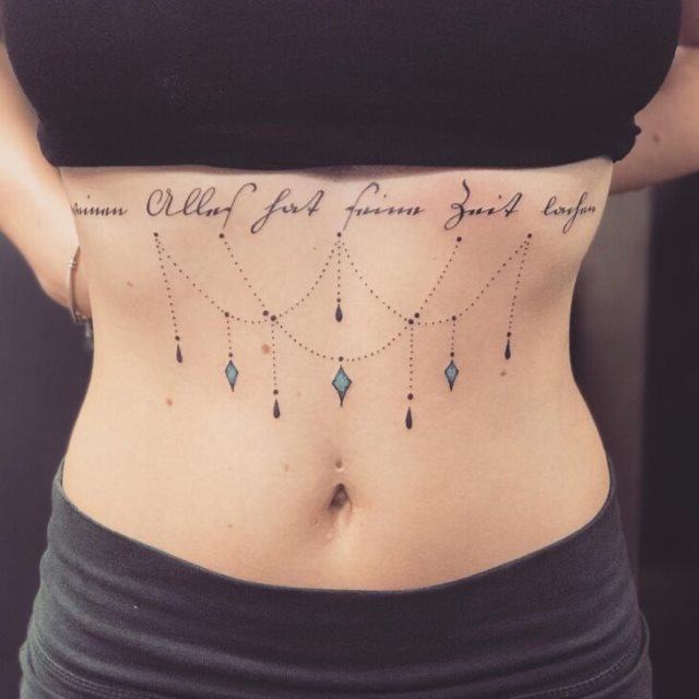 tattoo femenino para la barriga 33