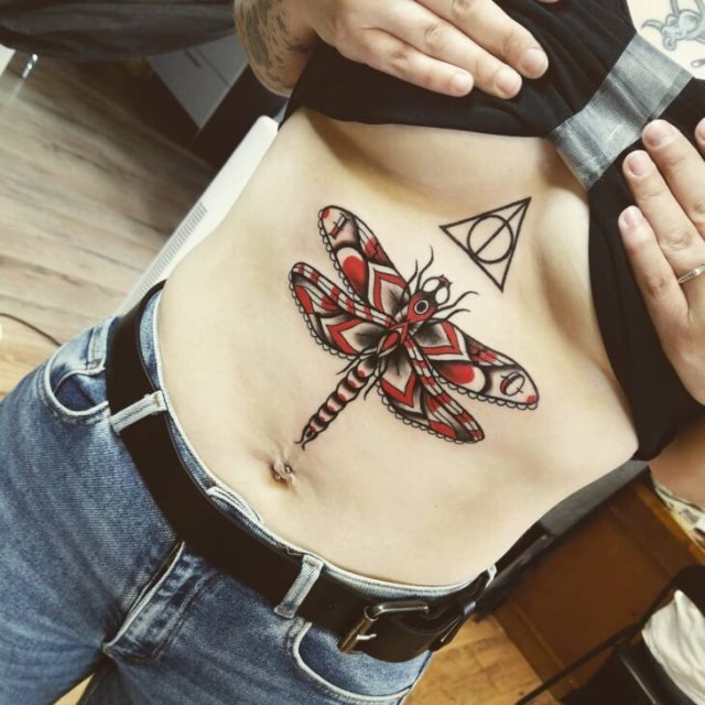 tattoo femenino para la barriga 37