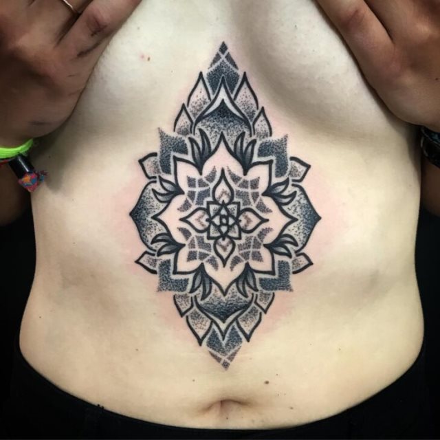 tattoo femenino para la barriga 38