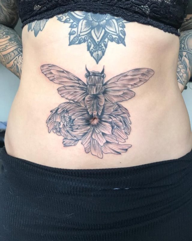 tattoo femenino para la barriga 39