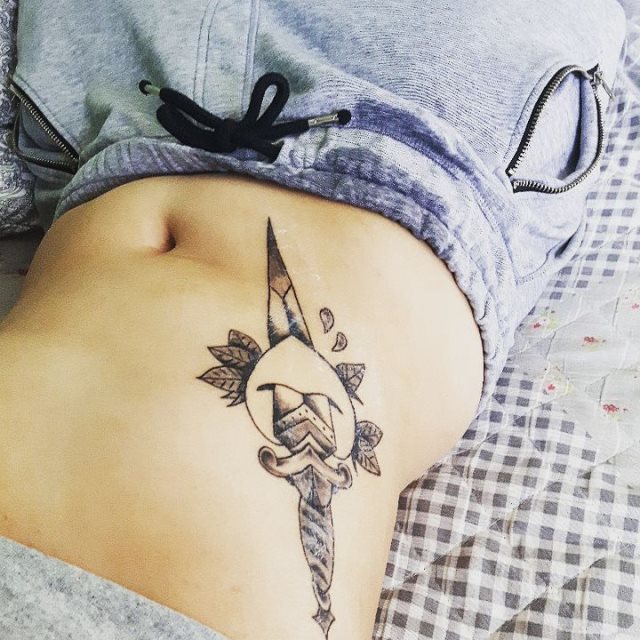 tattoo femenino para la barriga 47