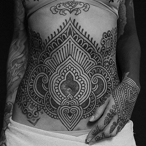tattoo femenino para la barriga 55
