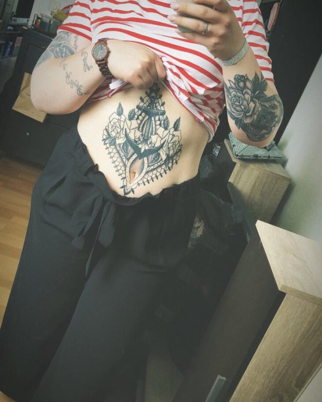 tattoo femenino para la barriga 63