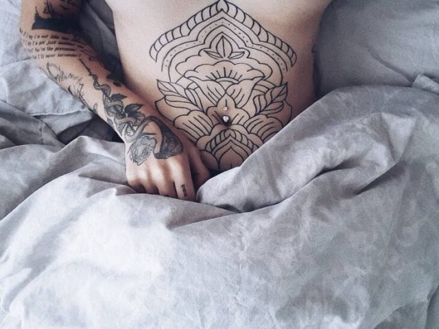 tattoo femenino para la barriga 70