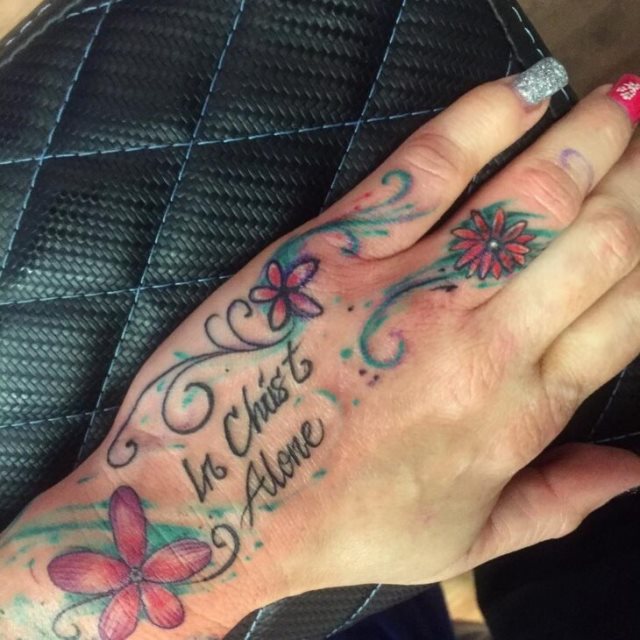 tattoo femenino para la mano 03