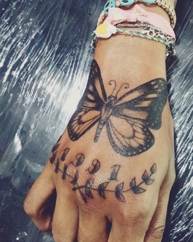 tattoo femenino para la mano 07
