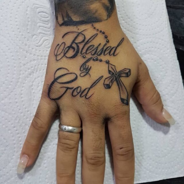 tattoo femenino para la mano 09