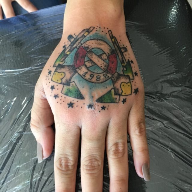 tattoo femenino para la mano 10