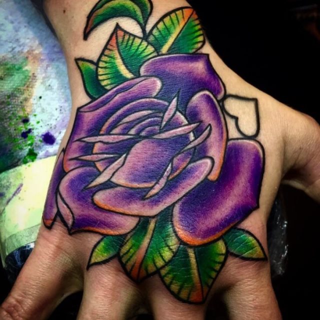 tattoo femenino para la mano 36
