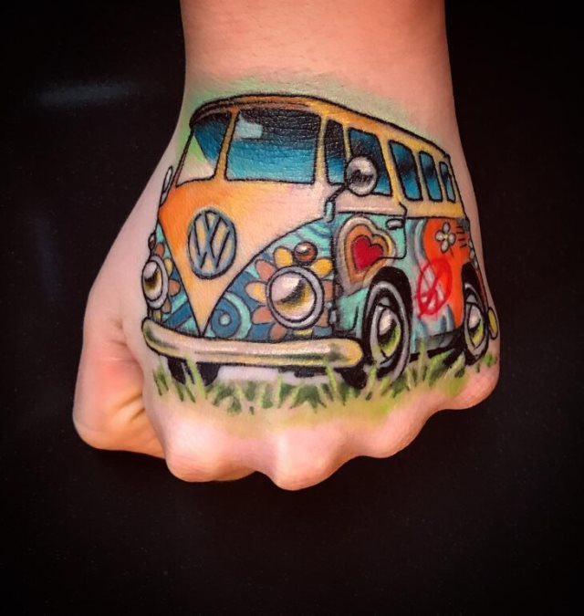 tattoo femenino para la mano 38