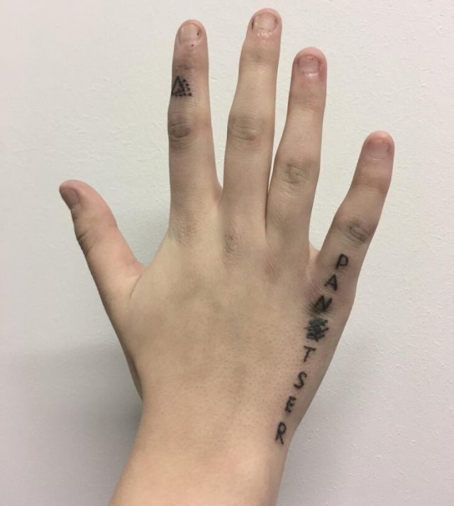 tattoo femenino para la mano 43