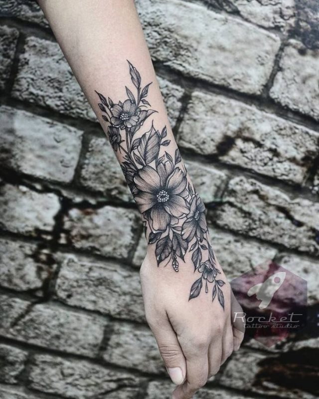tattoo femenino para la mano 53