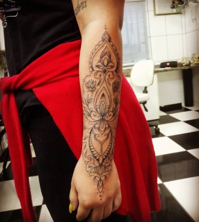 tattoo femenino para la mano 55