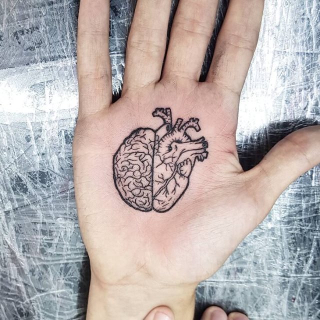 tattoo femenino para la mano 60