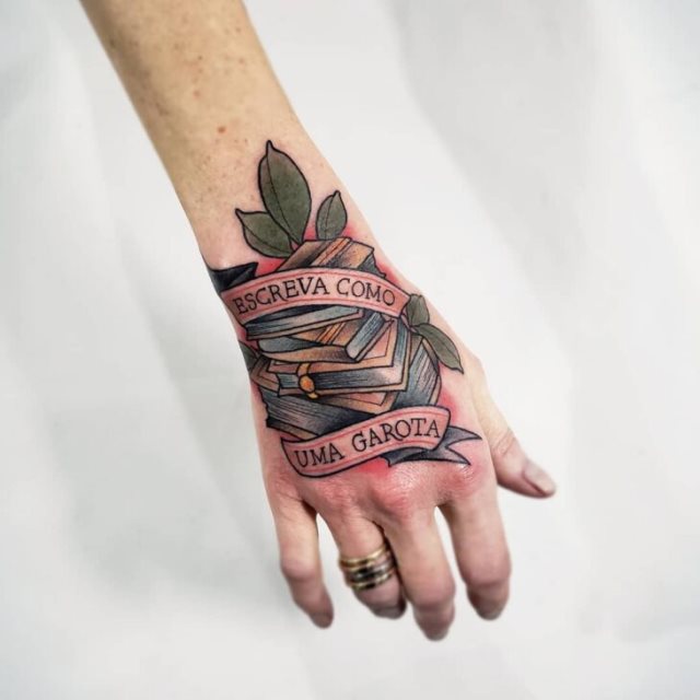 tattoo femenino para la mano 80