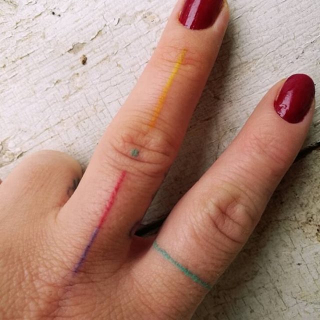 tattoo femenino para la mano 84
