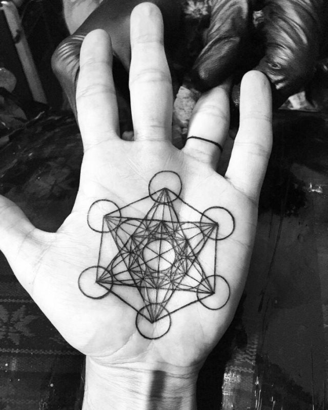 tattoo femenino para la mano 89