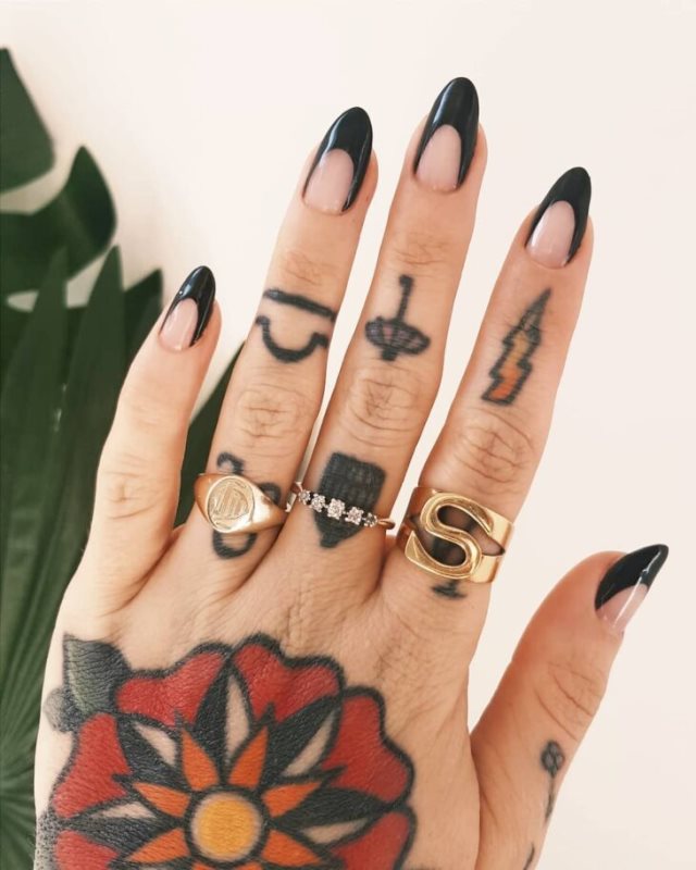tattoo femenino para la mano 91
