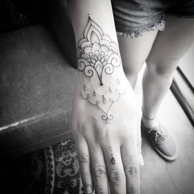tattoo femenino para la muneca 07