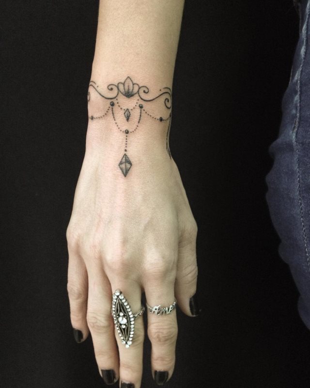 tattoo femenino para la muneca 08