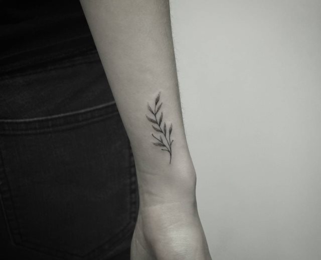 tattoo femenino para la muneca 09