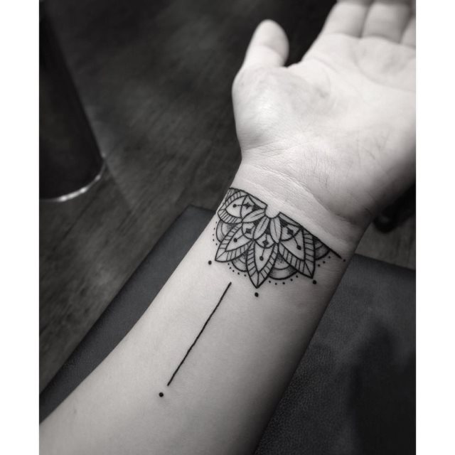 tattoo femenino para la muneca 10