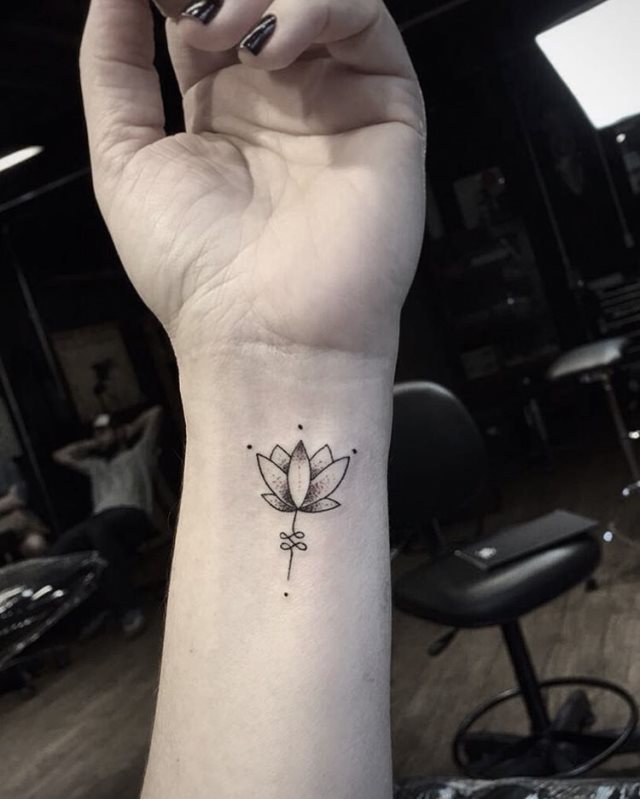 tattoo femenino para la muneca 13