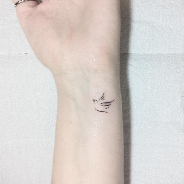 tattoo femenino para la muneca 19