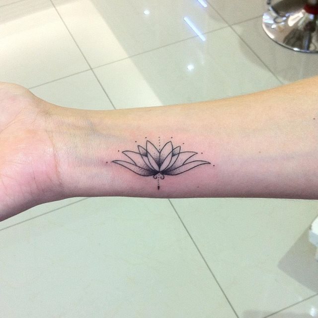 tattoo femenino para la muneca 21