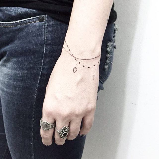 tattoo femenino para la muneca 22
