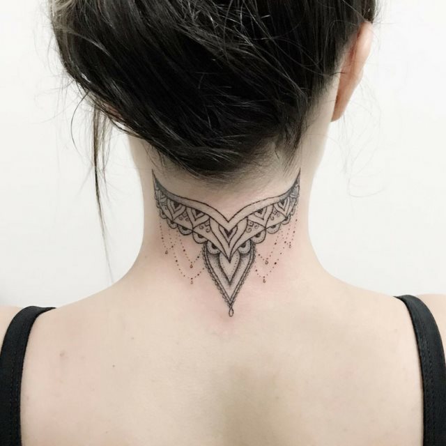 tattoo femenino para la nuca 05