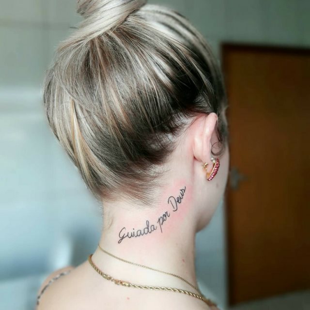 tattoo femenino para la nuca 08