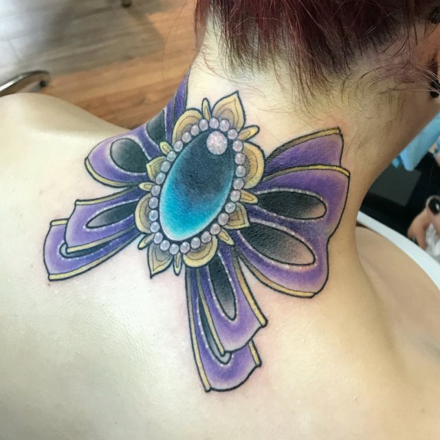tattoo femenino para la nuca 14