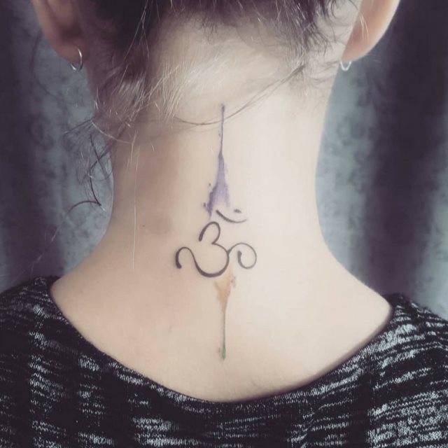 tattoo femenino para la nuca 15