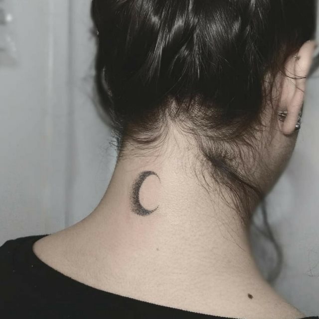 tattoo femenino para la nuca 16