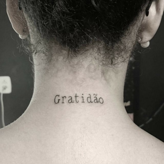 tattoo femenino para la nuca 26
