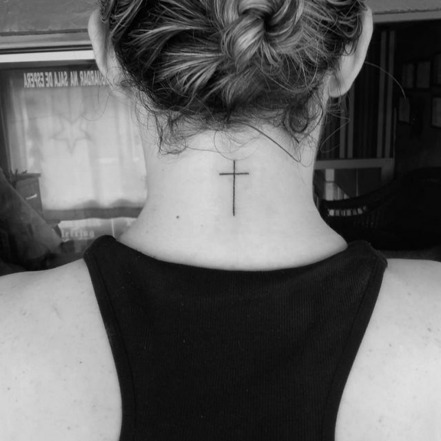 tattoo femenino para la nuca 29