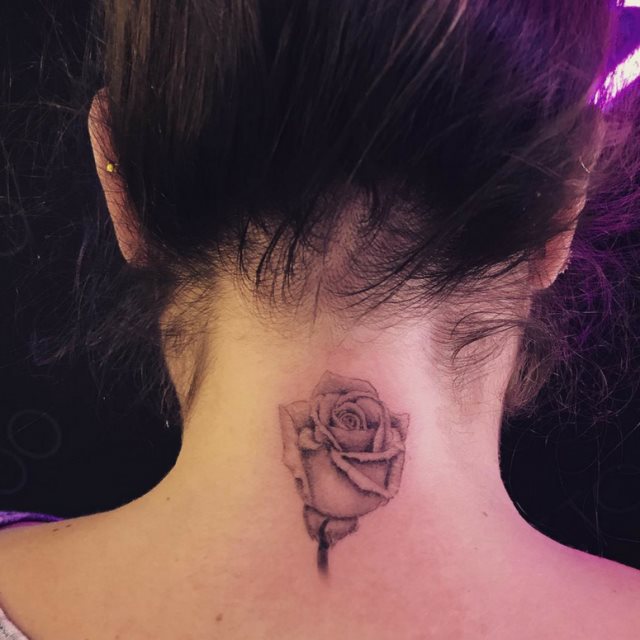 tattoo femenino para la nuca 41