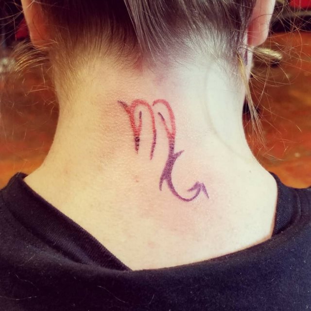 tattoo femenino para la nuca 63