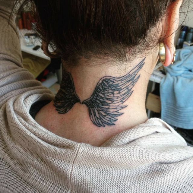 tattoo femenino para la nuca 69