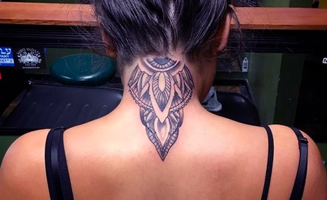 tattoo femenino para la nuca 71