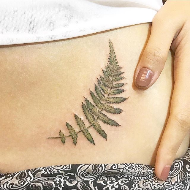 tattoo femenino para la pelvis 04