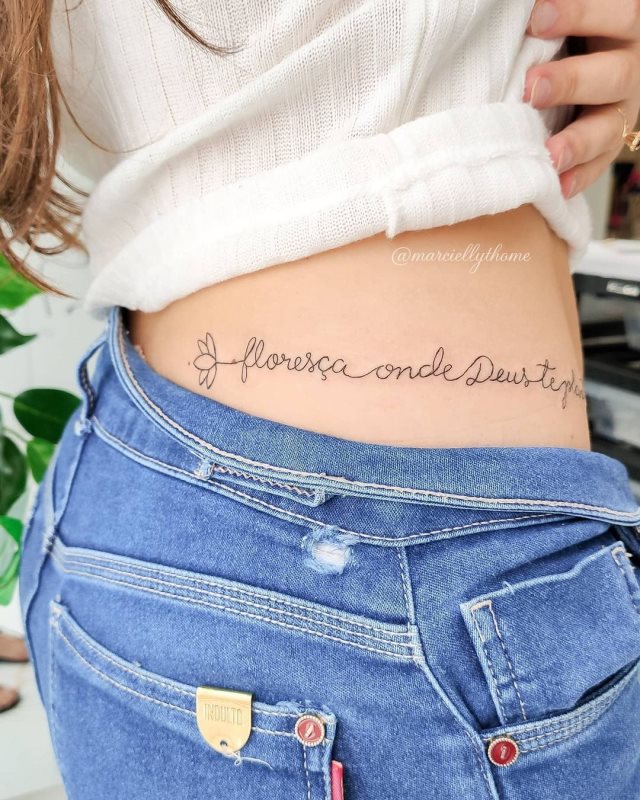 tattoo femenino para la pelvis 08